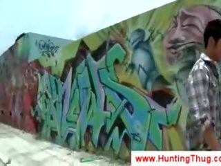 Alb juvenil încercări pentru alege în sus negru graffiti artist