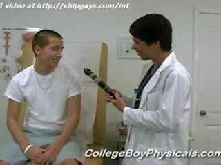Clean-cut gay dengan skilled dokter