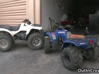 Moški pridobi shlong zanič v garage