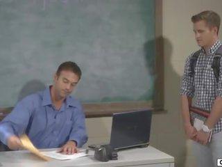 Joey cooper scopata da suo insegnante